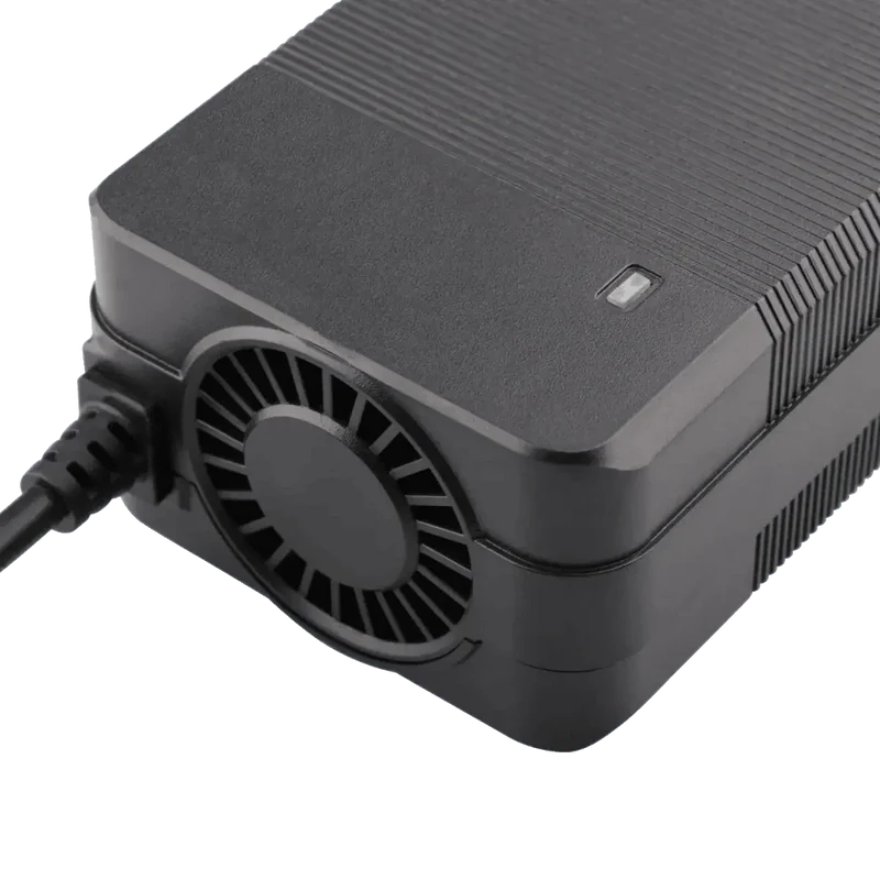 Chargeur 67.2v 2A Connecteur XLR écrou 3 contact