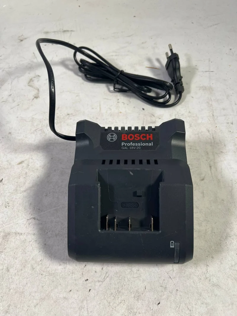 Bosch Chargeur rapide GAL 12V-40 Professional pour batteries de 12V ( 1600A019R3 )