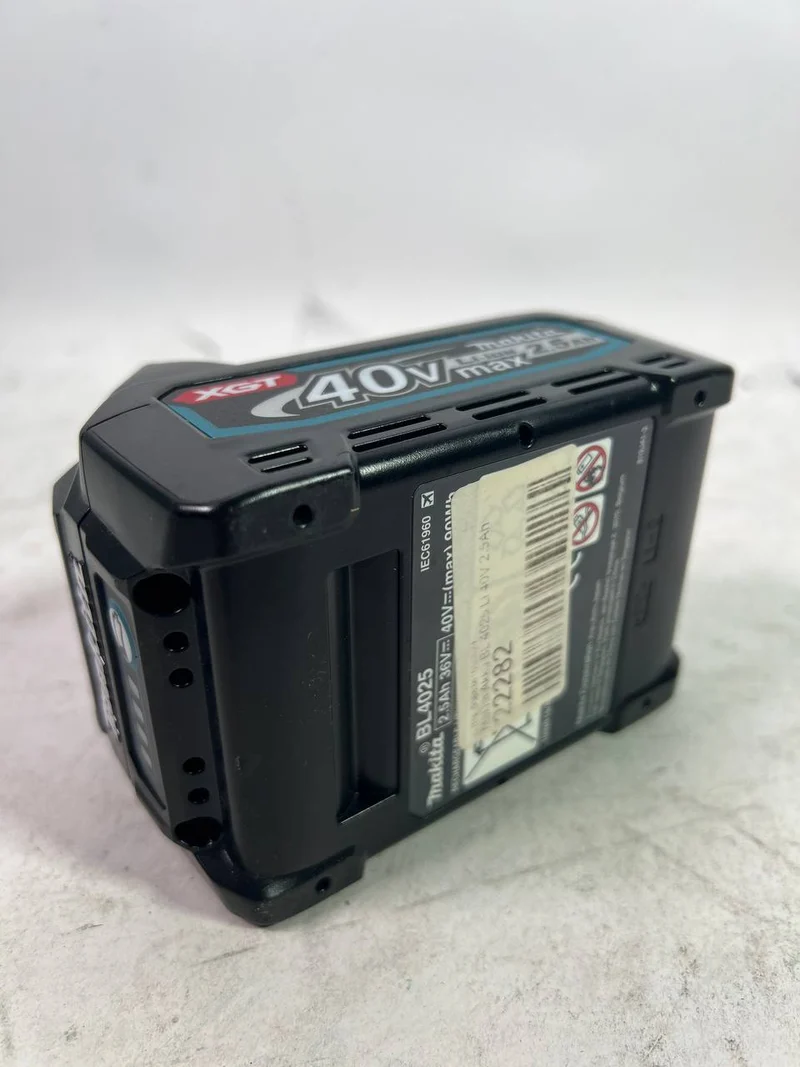 Makita BL 4025 Batterie 40 V, 2,5 Ah avec affichage LED - Indice de protection IP 64 (191B36-3)