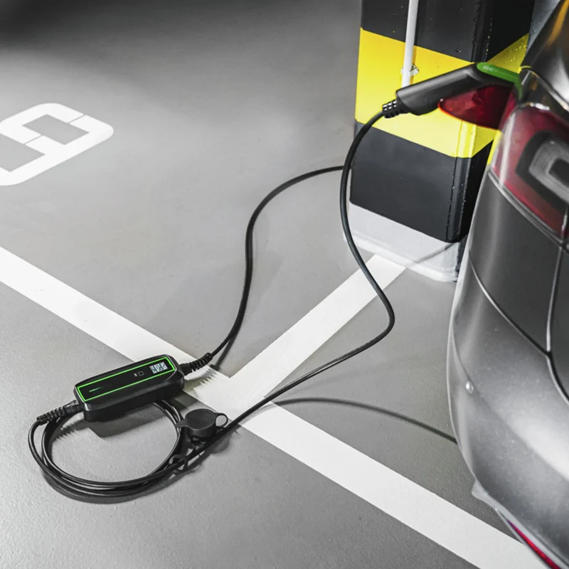 GREEN CELL - Câble de recharge pour voiture - 220V à Type 2 - 3,6 kW - 6,5 m - 10A