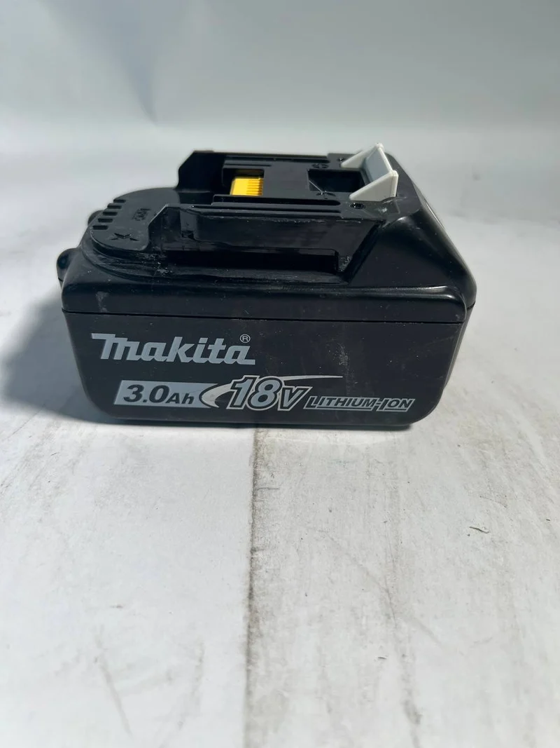 Makita BL 1830 B Li-Ion Akku 18 V 3,0 Ah / 3000 mAh ( 197599-5 ) mit LED Anzeige - original, kein Nachbau - Gebraucht