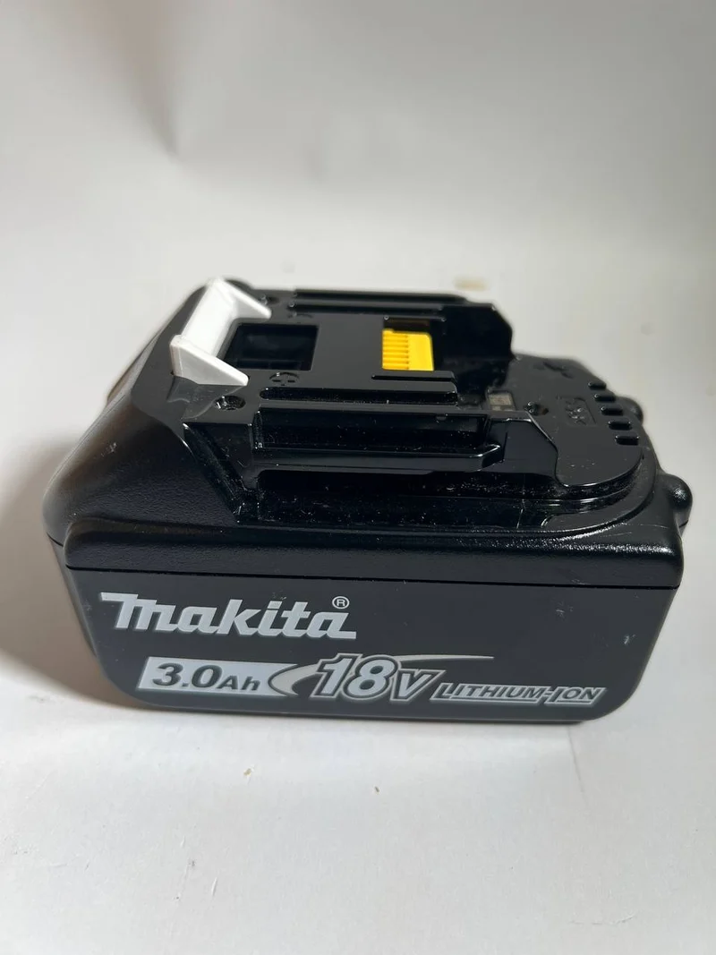 Makita BL 1830 B Li-Ion Akku 18 V 3,0 Ah / 3000 mAh ( 197599-5 ) mit LED Anzeige - original, kein Nachbau - Leicht Gebraucht