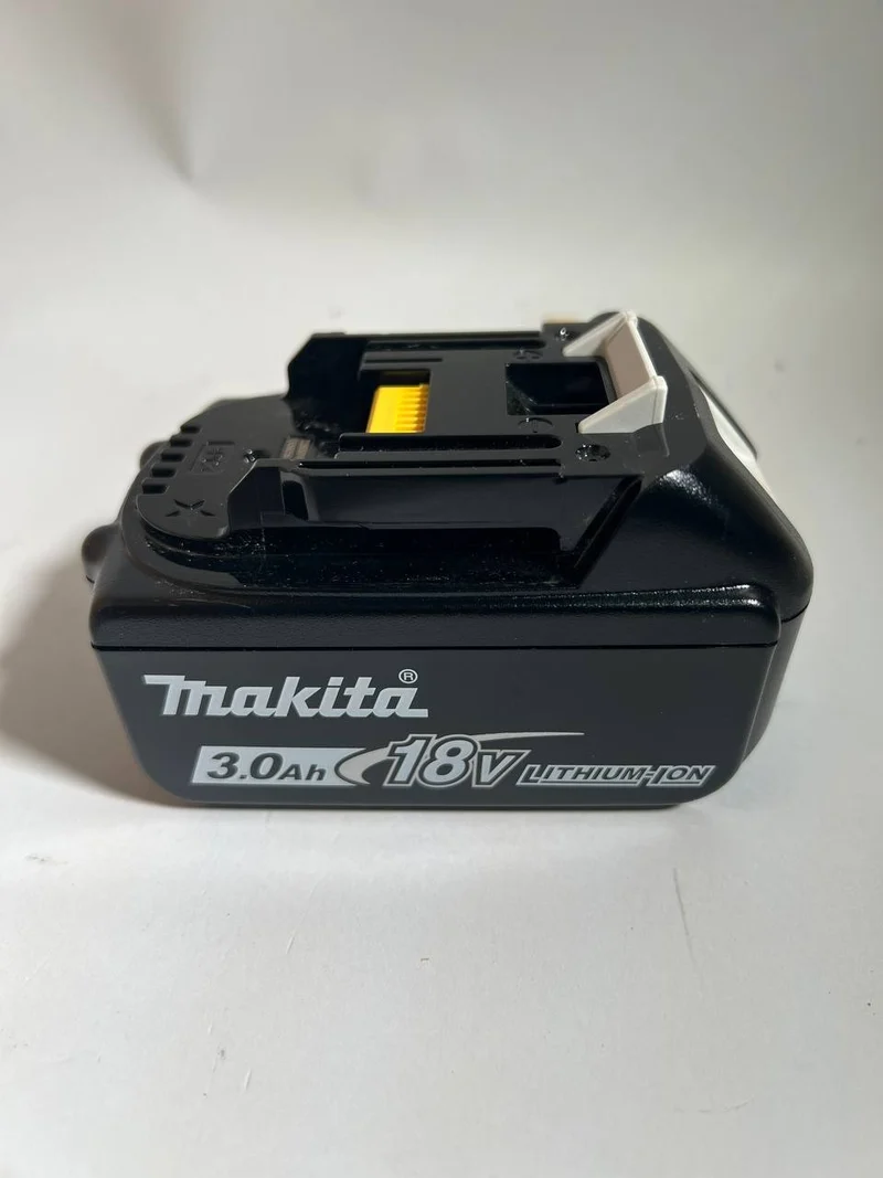 Makita BL 1830 B Li-Ion Akku 18 V 3,0 Ah / 3000 mAh ( 197599-5 ) mit LED Anzeige - original, kein Nachbau - Leicht Gebraucht