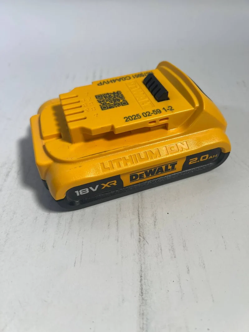 DeWalt DCB 183 Akkupack 18 V 2,0 Ah / 2000 mAh XR Li-Ion Akku - mit Ladestandanzeige - Leicht Gebraucht