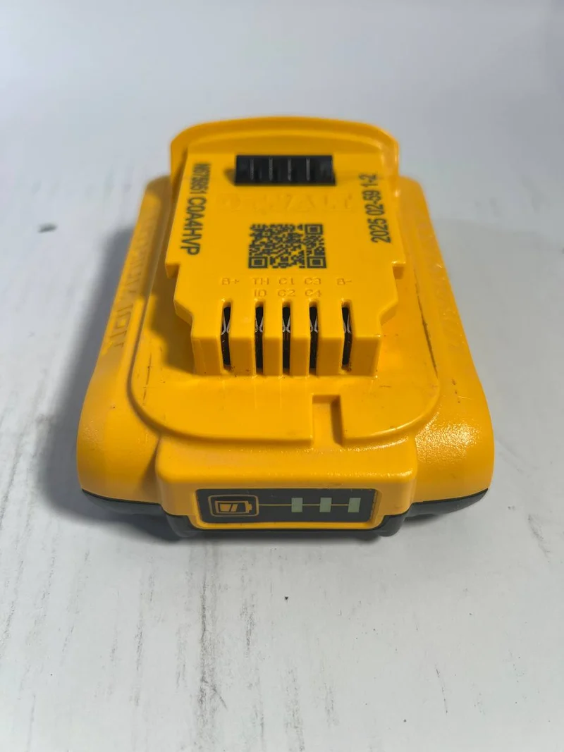 DeWalt DCB 183 Akkupack 18 V 2,0 Ah / 2000 mAh XR Li-Ion Akku - mit Ladestandanzeige - Leicht Gebraucht