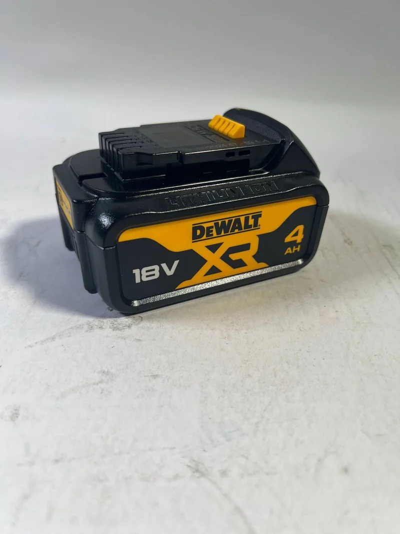 DeWalt DCB 182 Akkupack 18 V 4,0 Ah / 4000 mAh XR Li-Ion Akku - mit Ladestandanzeige - Leicht Gebraucht