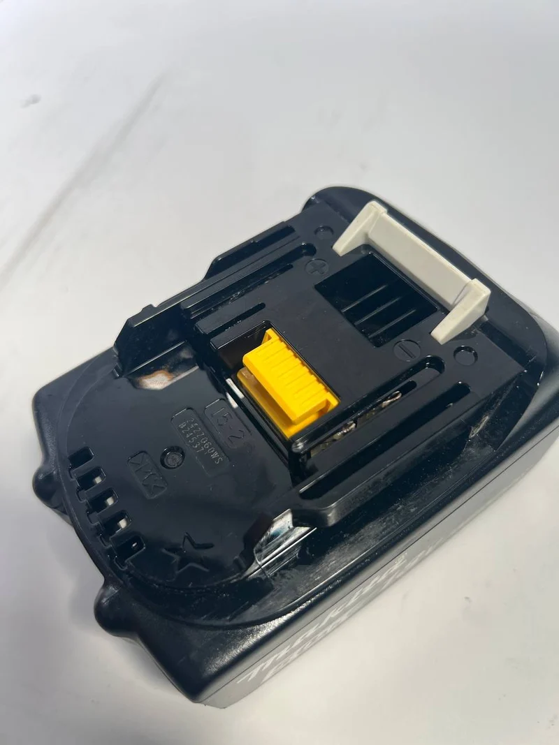 Makita BL 1850 B Li-Ion Akku 18V 5,0 Ah ( 197280-8 / 632f15-1 ) mit LED Anzeige - Nachfolger von 196672-8 - Gebraucht