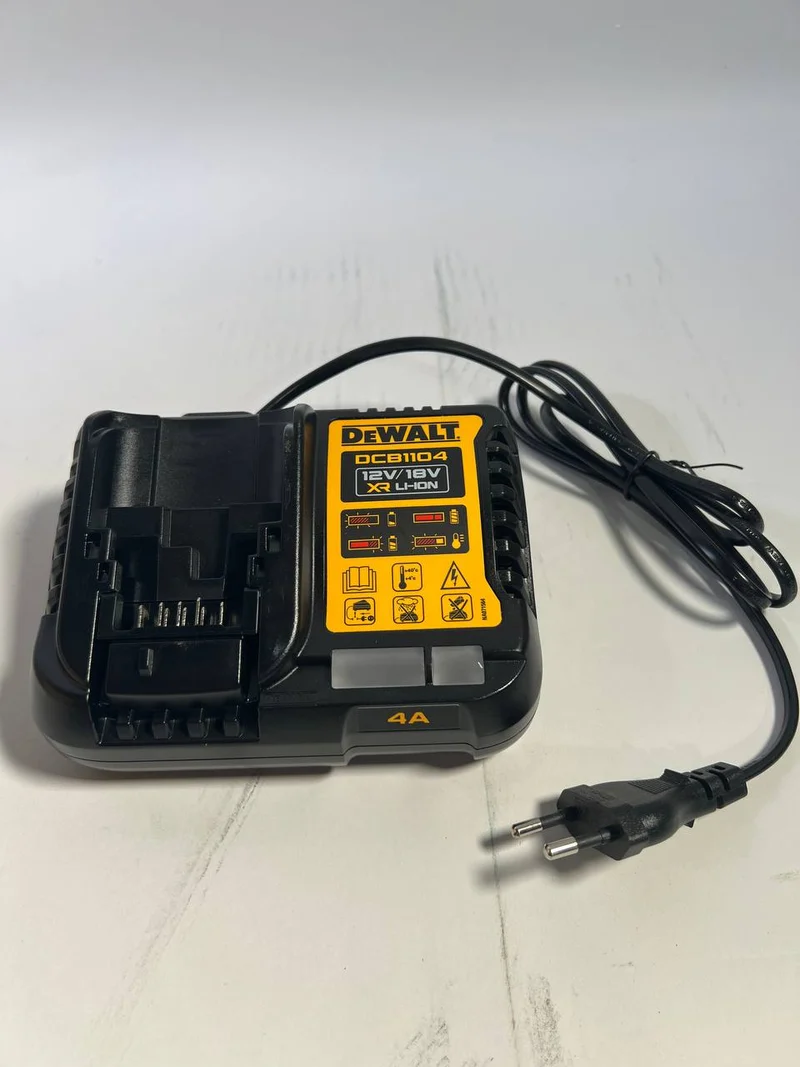 DeWalt DCB 1104 Schnell Ladegerät 10,8 - 18 V 4,0 A für XR Li-Ion Akkus - Leicht Gebraucht