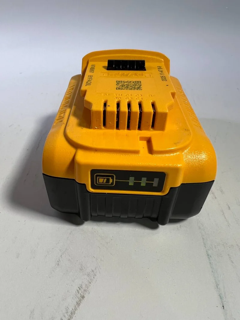 DeWalt DCB 184 Akkupack 18 V 5,0 Ah / 5000 mAh XR Li-Ion Akku - mit Ladestandanzeige - Leicht Gebraucht