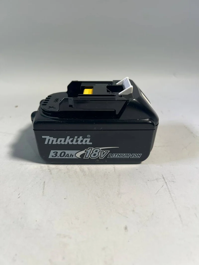 Makita BL 1830 B Li-Ion Akku 18 V 3,0 Ah / 3000 mAh ( 197599-5 ) mit LED Anzeige - original, kein Nachbau - Leicht Gebraucht