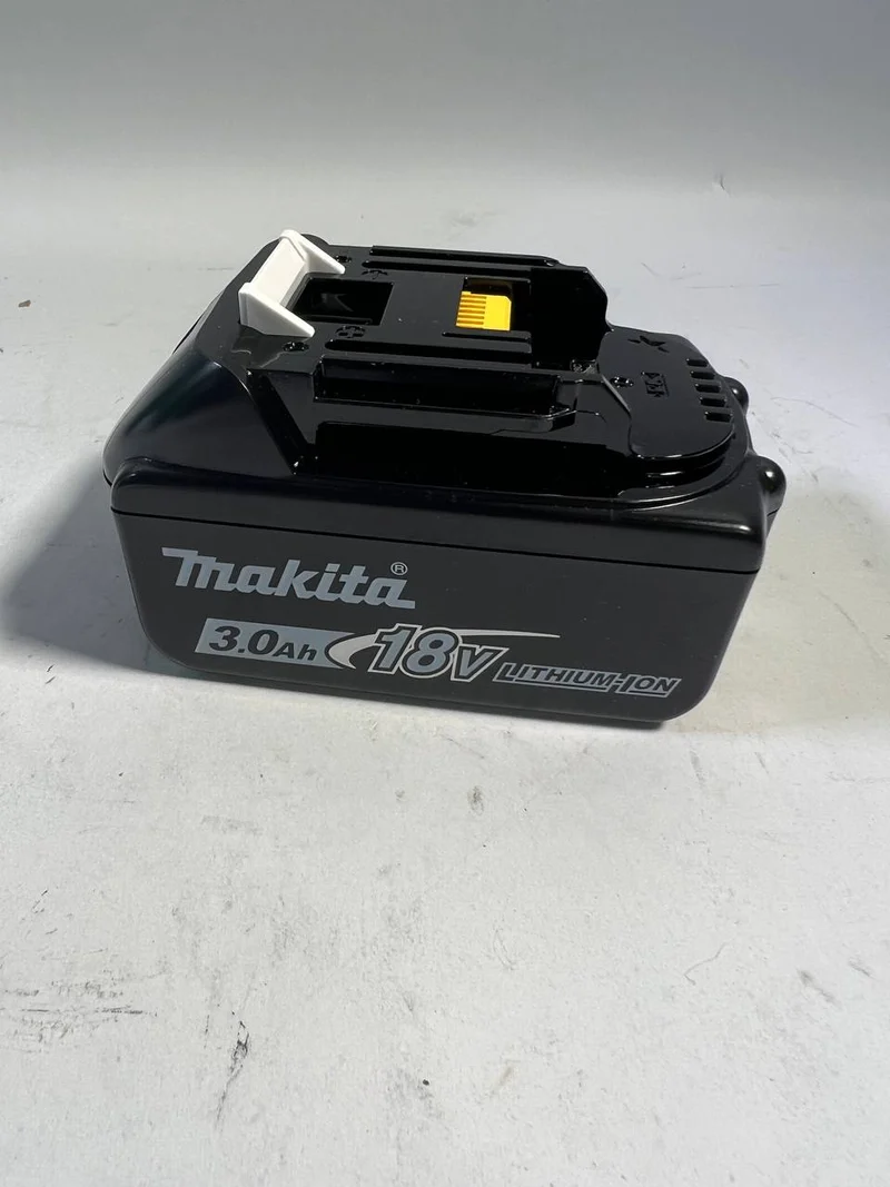 Makita BL 1830 B Li-Ion Akku 18 V 3,0 Ah / 3000 mAh ( 197599-5 ) mit LED Anzeige - original, kein Nachbau - Leicht Gebraucht