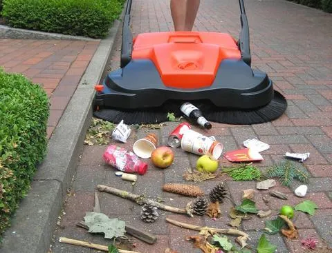 Bissell BG-697 Battery-Powered Mechanical Sweeper