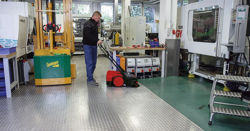 Bissell BG-677 Battery-Powered Mechanical Sweeper