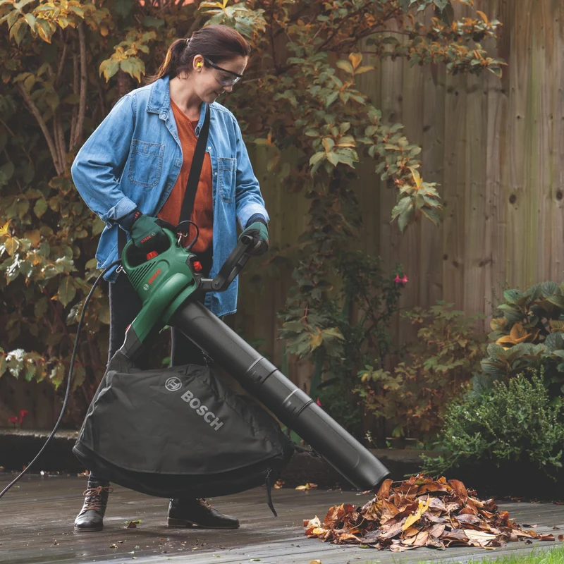 Souffleur et aspirateur à feuilles Bosch UniversalGardenTidy 3000 1 600 W (06008B1001)