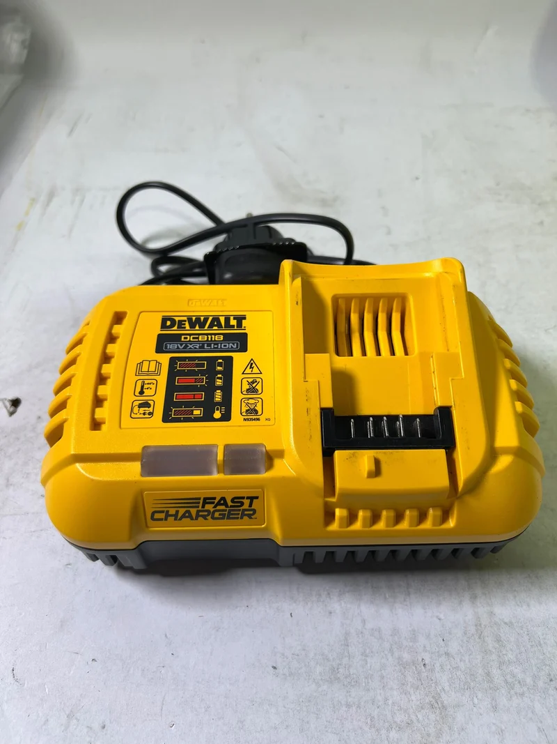 DeWalt DCB 118 XR FlexVolt 54 V / 18 V Akku Schnell Ladegerät - Gebraucht