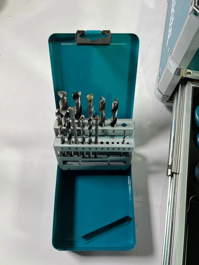 Makita X9 Alu Schubladen Koffer + 96 tlg. Zubehör Set - Beschädigt