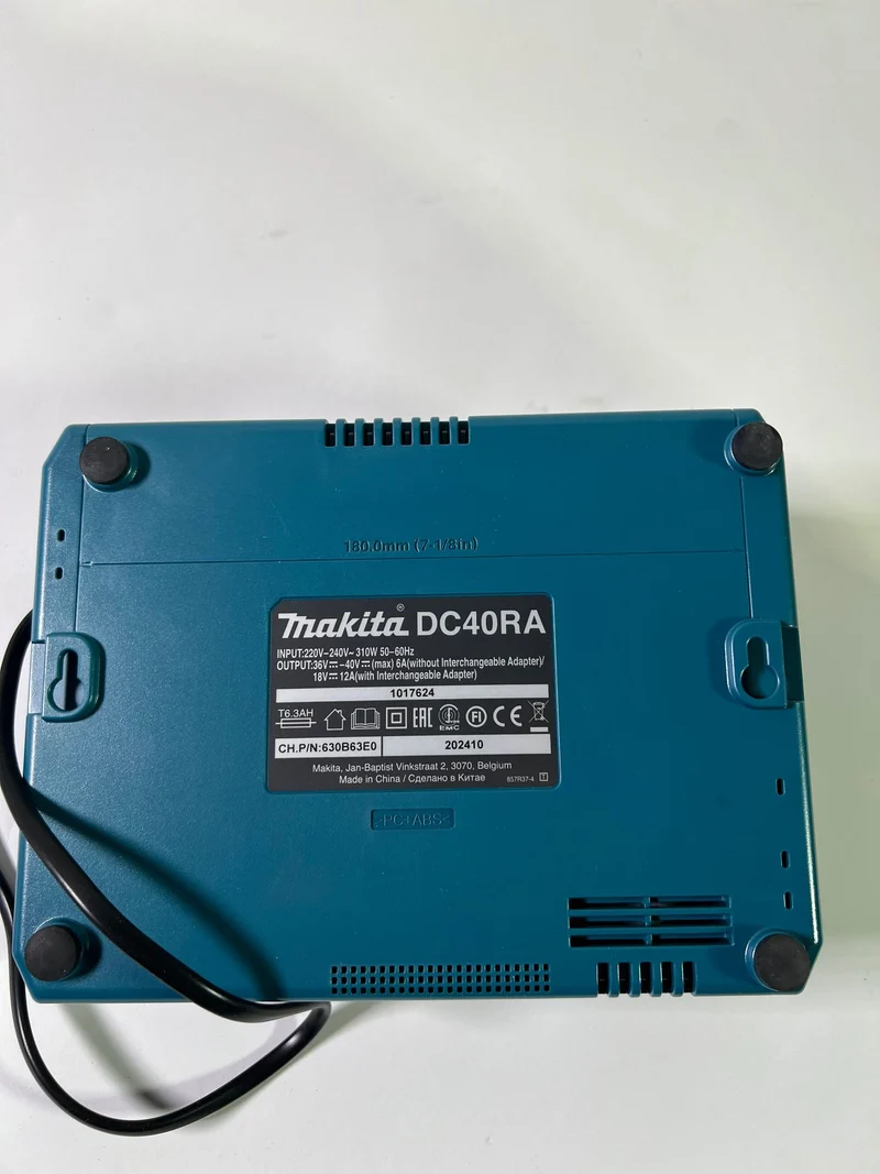 Makita DC 40 RA 40 V max. Schnell Ladegerät XGT LXT ( 191E07-8 ) für Li-Ion Akku 14,4 V - 18 V - 40 V - Reparaturgerät