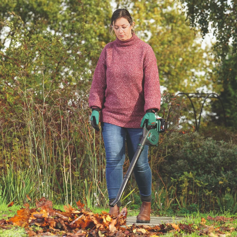 Bosch UniversalLeafBlower 18V-130 Souffleur à feuilles sans fil 18 V Solo (06008A0601) - sans batterie, sans chargeur