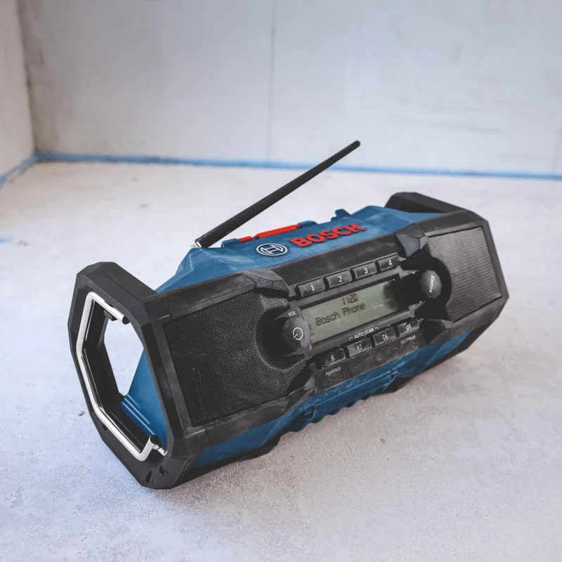 Bosch GPB 18V-3SC Radio sans fil 18 V FM / DAB+ / Bluetooth / IP54 Solo ( 06014A3300 ) - sans batterie, sans chargeur