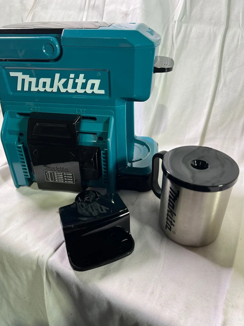 Makita DCM 501 Z Akku Kaffeemaschine 12 V max. / 18 V Solo - ohne Akku, ohne Ladegerät - Reparaturgerät