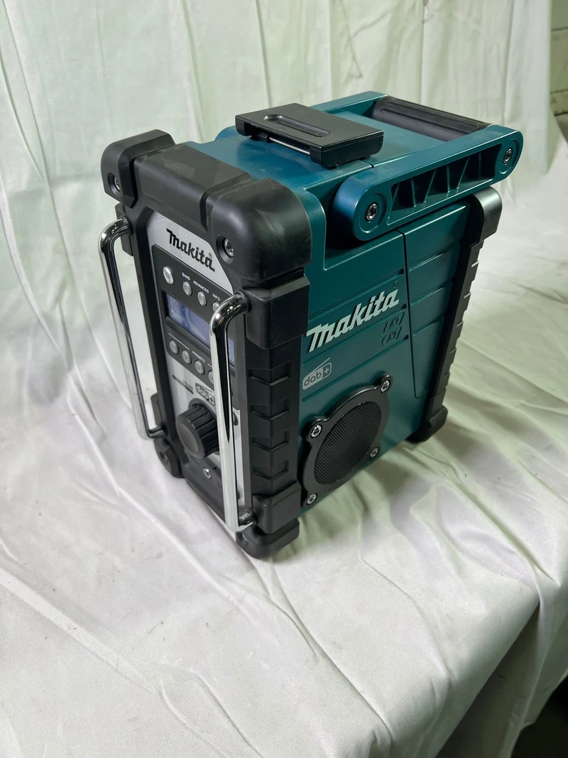 Makita DMR 110 N Akku Baustellenradio 12 V / 14,4 V / 18 V DAB / DAB+ FM IP64 Solo - ohne Akku, ohne Ladegerät - Reparaturgerät