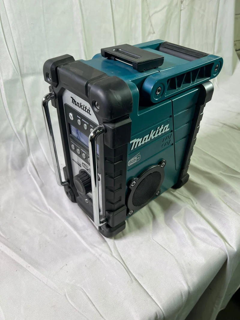 Makita DMR 110 N Akku Baustellenradio 12 V / 14,4 V / 18 V DAB / DAB+ FM IP64 Solo - ohne Akku, ohne Ladegerät - Reparaturgerät