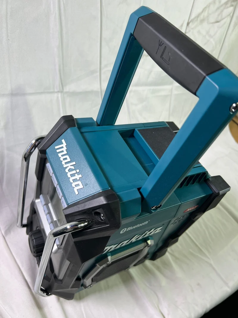 Makita MR 002 GZ Akku Radio 12 V - 40 V max CXT LXT XGT FM 3,5 mm AUX USB IP65 Solo - ohne Akku, ohne Ladegerät - Reparaturgerät