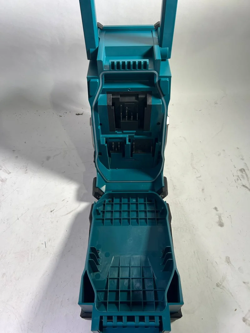 Makita MR 002 GZ Radio à batterie rechargeable 12 V - 40 V max CXT LXT XGT FM 3,5 mm AUX USB IP65 Solo - sans batterie, sans chargeur.