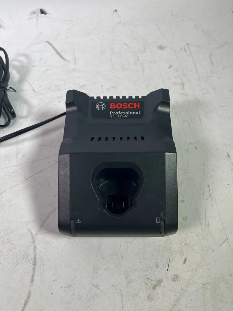 Bosch Chargeur rapide GAL 12V-40 Professional pour batteries de 12V ( 1600A019R3 )