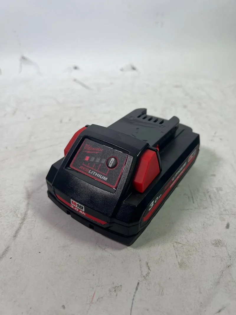 Milwaukee M18 HB3 High Output Batterie Li-Ion 18 V 3,0 Ah / 3000 mAh (4932471069) avec indicateur de niveau de charge