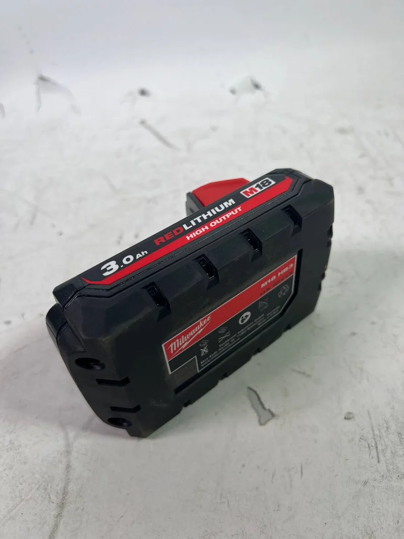 Milwaukee M18 HB3 High Output Batterie Li-Ion 18 V 3,0 Ah / 3000 mAh (4932471069) avec indicateur de niveau de charge