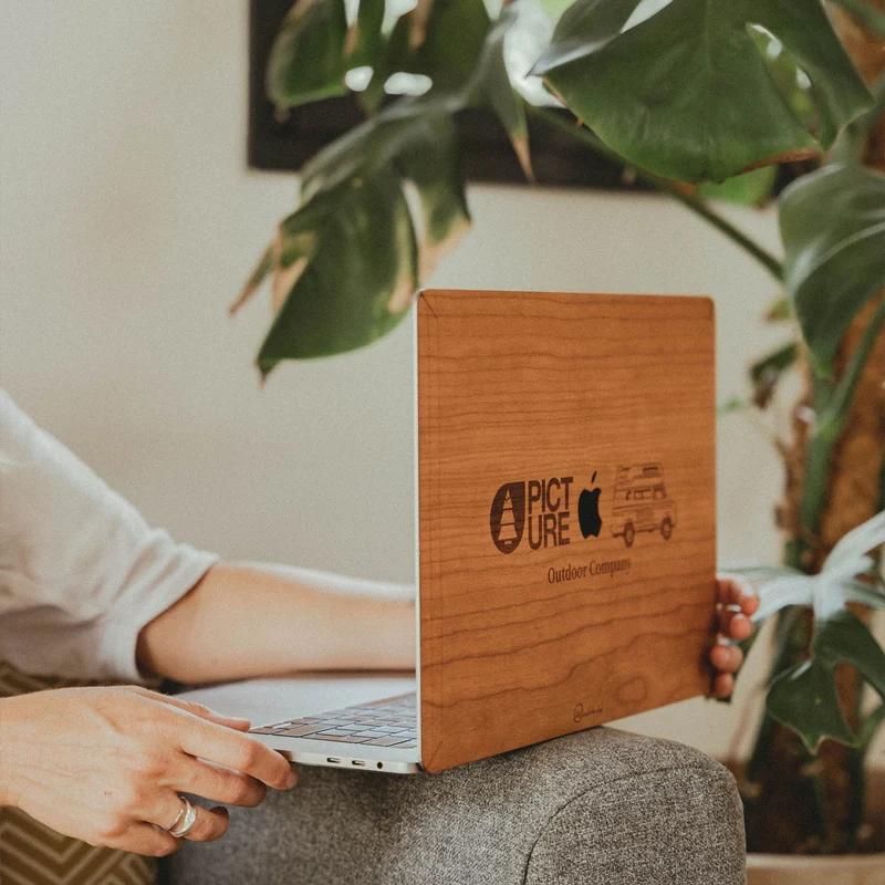Cover en bois MacBook PICTURE VAN Merisier Premium Made in France