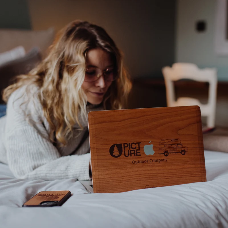 Cover en bois MacBook PICTURE VAN Merisier Premium Made in France