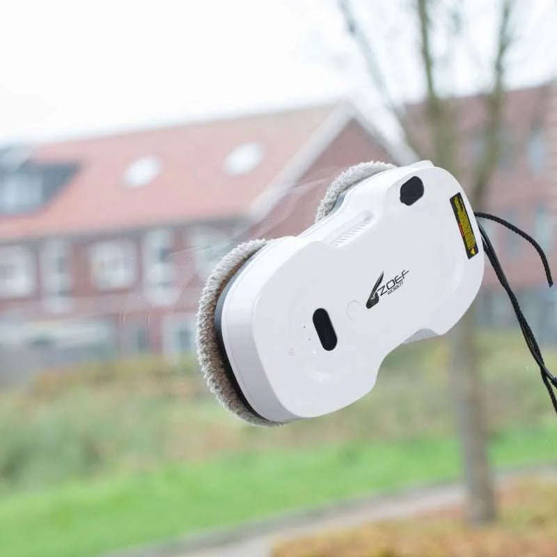 Zoef Robot raamwasser Evert met waterspray