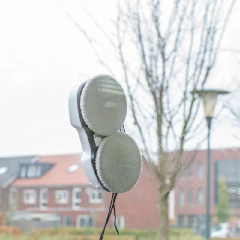Zoef Robot raamwasser Evert met waterspray