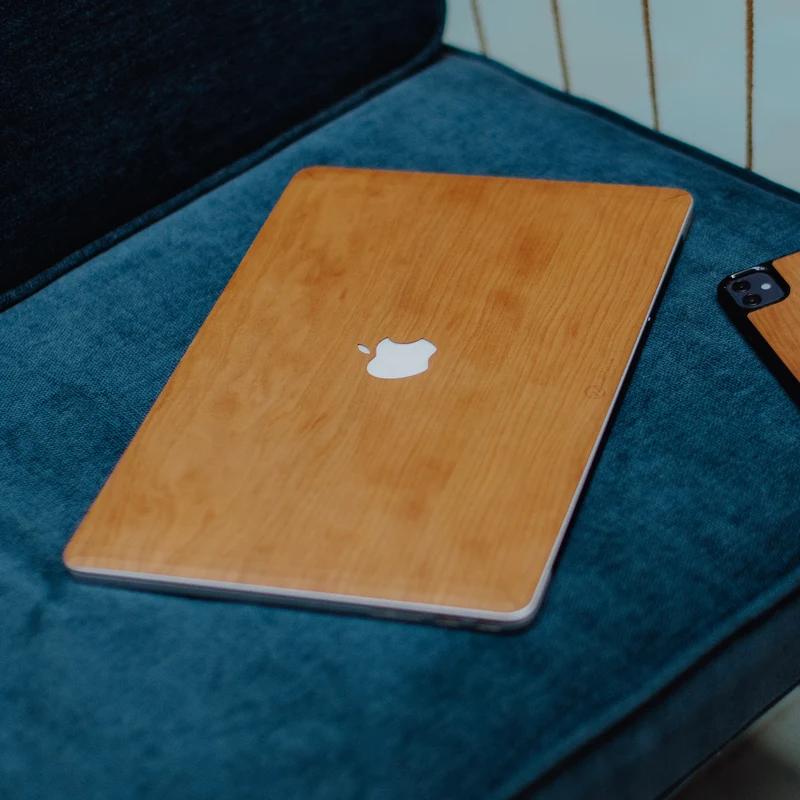 Cover en bois MacBook MERISIER Essentiel Made in France