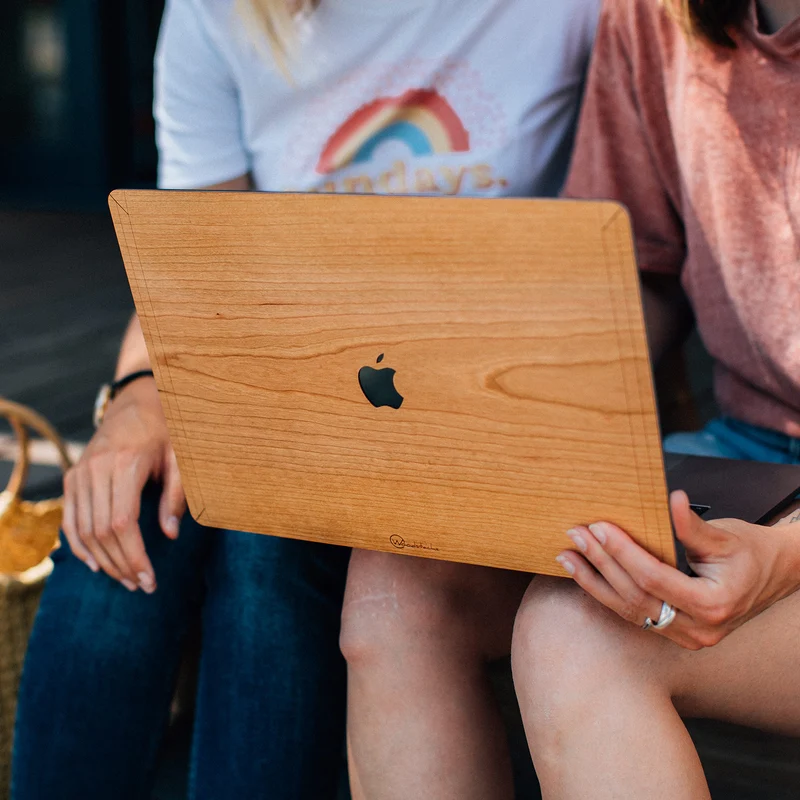 Cover en bois MacBook MERISIER Essentiel Made in France