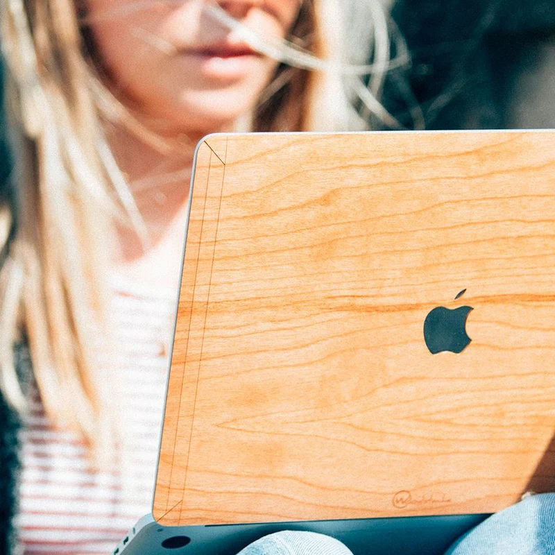 Cover en bois MacBook MERISIER Essentiel Made in France