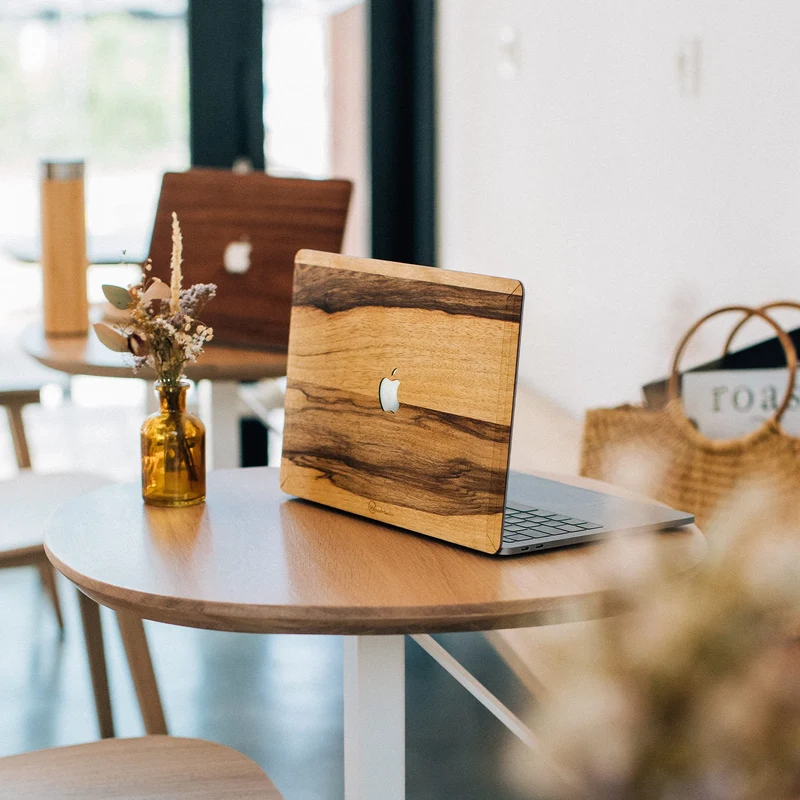Cover en bois MacBook BLACK FRAKE Essentiel Made in France