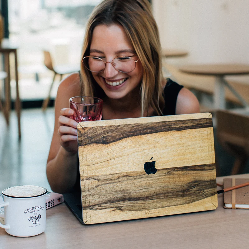Cover en bois MacBook BLACK FRAKE Essentiel Made in France