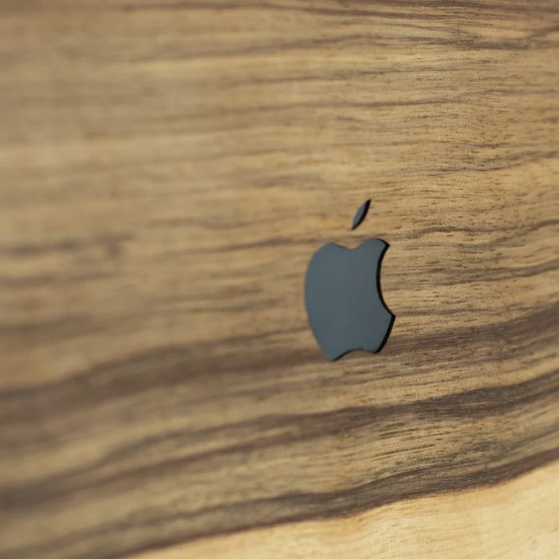 Cover en bois MacBook BLACK FRAKE Essentiel Made in France
