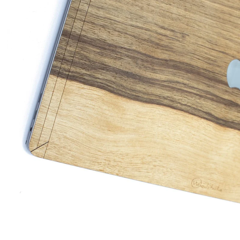 Cover en bois MacBook BLACK FRAKE Essentiel Made in France