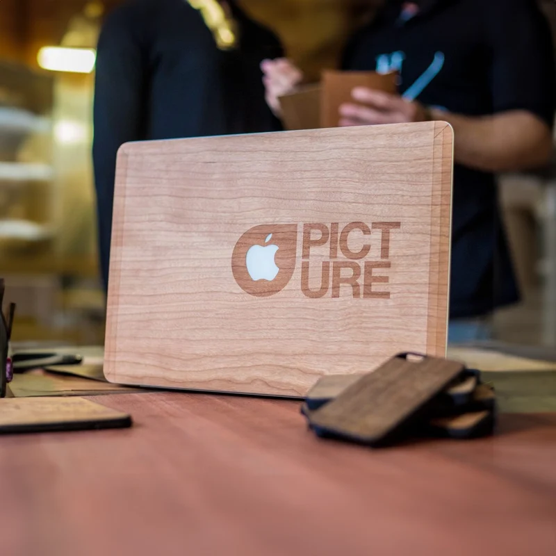 Cover en bois MacBook PICTURE MERISIER Premium Made in France