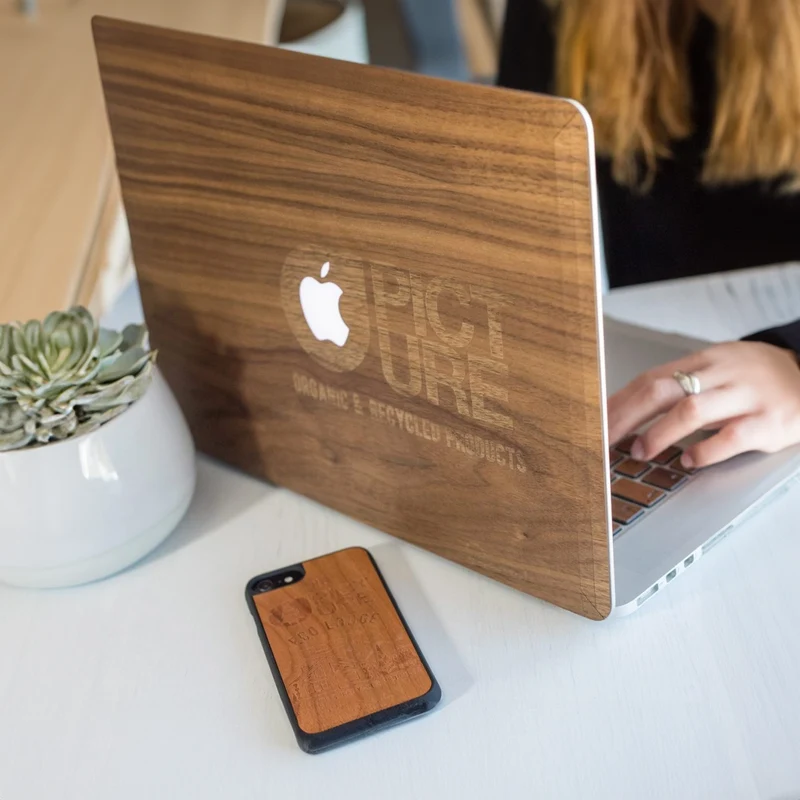 Cover en bois MacBook PICTURE NOYER Essentiel Made in France