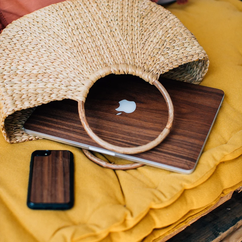 Cover en bois MacBook NOYER Essentiel Made in France