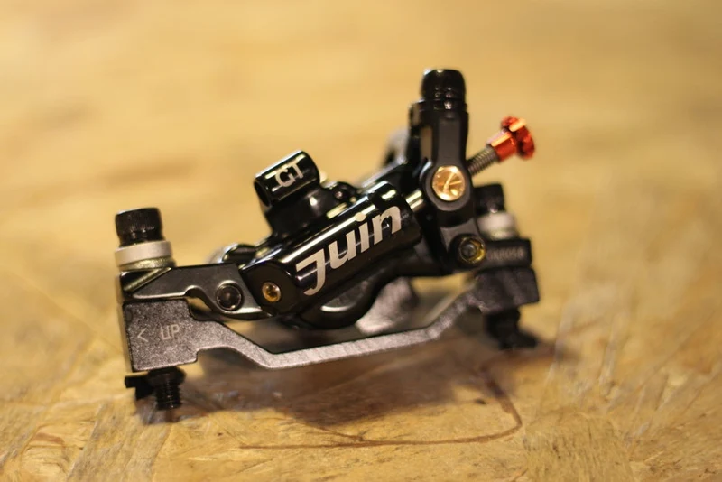 Paire d'étriers de frein à disque JUIN TECH GT-P 4 PISTONS