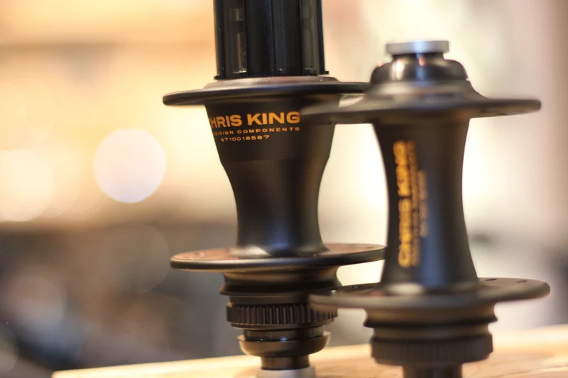 Paire de moyeux Chris King R45D Centerlock Edition Limitée Two Tone Black Gold - 24T d'exposition