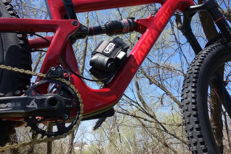 Attache pour Accessoires B-RAD Medium Strap Mount Wolf Tooth Components