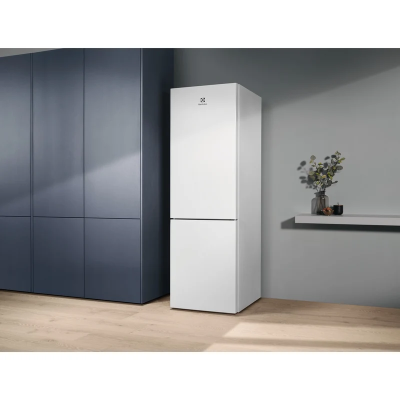Frigorifero con Congelatore Libera Installazione Electrolux Serie 600 TwinTech® LNT5ME32W1 Total No Frost 186 cm