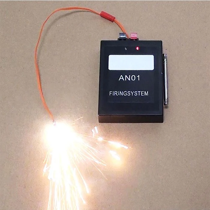 Une télécommande sans fil 4 dispositifs d'allumage pour feux d'artifice (Modèle: 0020374)